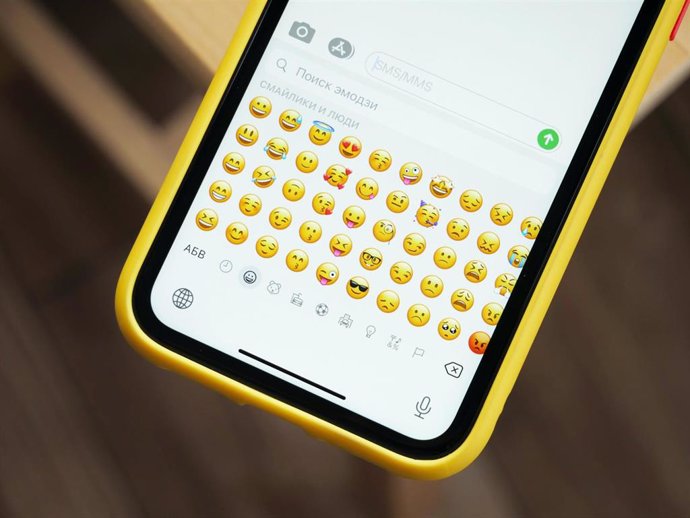 Emojis en un móvil.