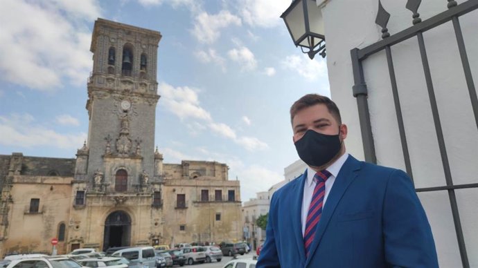 El delegado territorial de Turismo, Miguel Rodríguez, en una visita a Arcos de la Frontera