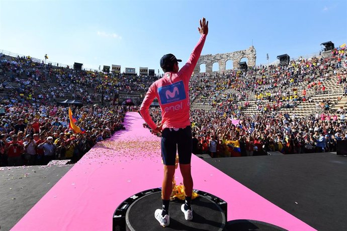 Ecuadorian cyclist Richard Carapaz of team Movistar celebrates with the tour's trophy after the end of the twenty first stage of the 102nd edition of the Giro d'Italia cycling race, a 17 km individual time trial in Verona