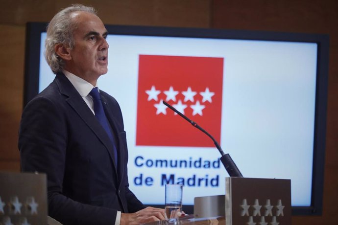 El consejero de Sanidad, Enrique Ruiz Escudero, interviene durante una rueda de prensa en la Real Casa de Correos, en Madrid (España), a 2 de octubre de 2020.