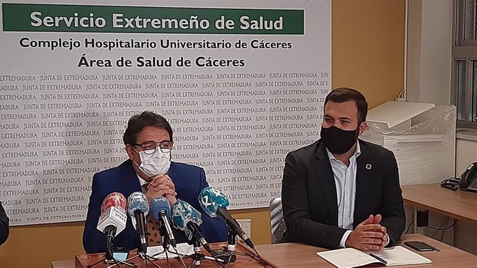 El consejero de Sanidad y el alcalde de Cáceres, Luis Salaya, anuncias medidas excepcionales para la ciudad