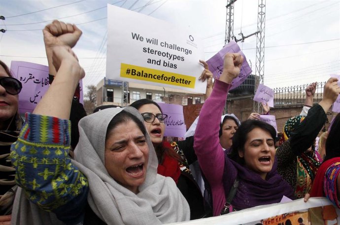 Mujeres durante una protesta en Peshawar (Pakistán) por el Día Internacional de la Mujer