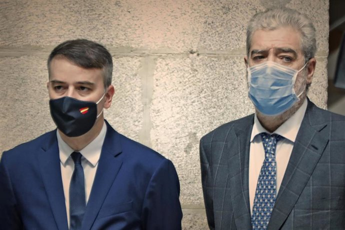 El director del gabinete del presidente del Gobierno, Iván Redondo (i).