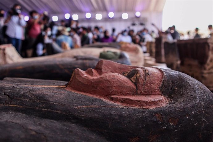 Sarcófago desenterrado en Saqqara 