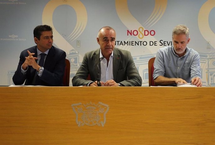 El delegado de Hábitat Urbano, Cultura y Turismo del Ayuntamiento, Antonio Muñoz, en rueda de prensa