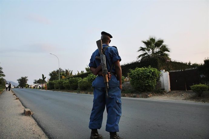 Un policía de Burundi en Buyumbura.