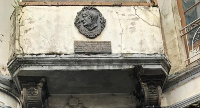 Placa a Rafael del Riego en Tineo