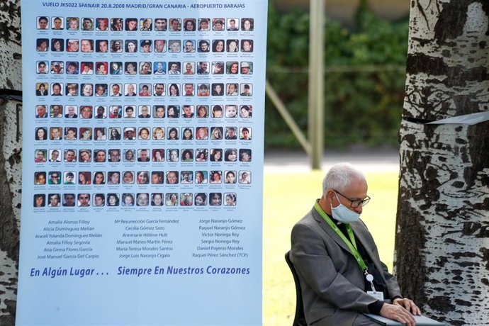 Acto celebrado junto al aeropuerto Adolfo Suárez Madrid-Barajas por el aniversario del accidente aéreo de Spanair del que este miércoles se cumplen 12 años, a 20 de agosto de 2020.
