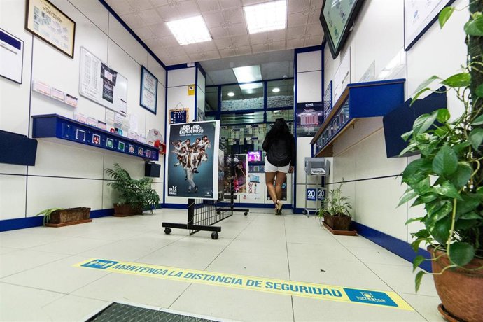 Imagen de archivo de una administración de Loterías.