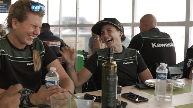 Ana Carrasco ríe en un momento del documental 'Ride your dream'