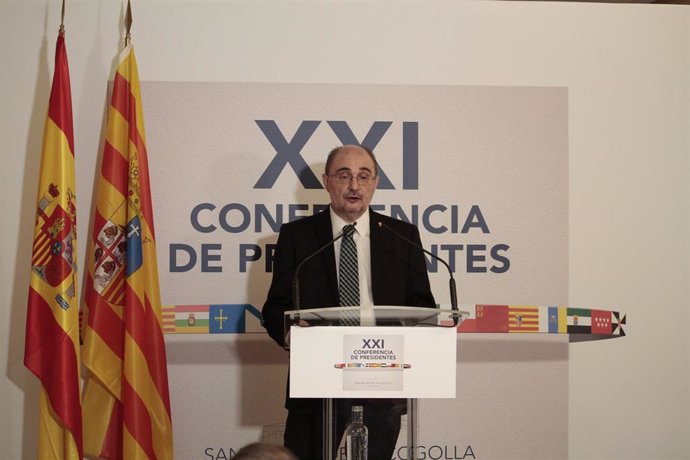 Foto de archivo del presidente de Aragón, Javier Lambán, en una comparecencia ante los medios de comunicación tras la XXI Conferencia de Presidentes en San Millán de la Cogolla (La Rioja).