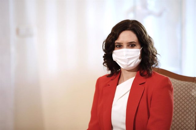 La presidenta de la Comunidad de Madrid, Isabel Díaz Ayuso, durante  su reunión con el jefe del Ejecutivo, Pedro Sánchez, en la sede de la Presidencia regional, en Madrid (España), a 21 de septiembre de 2020. El objeto de la cita es abordar la crisis sa