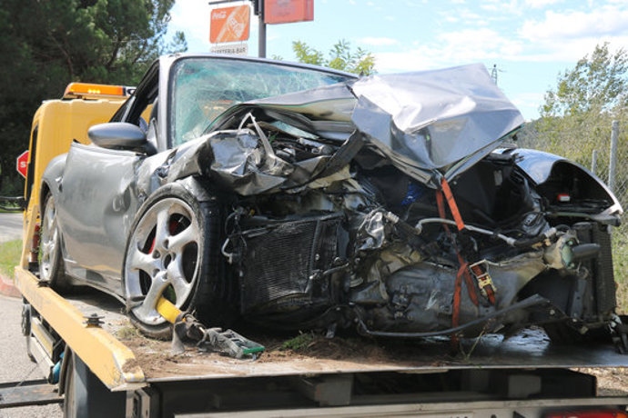 Primer pla d'un dels vehicles accidentats aquest diumenge 4 d'octubre de 2020 a Riudarenes. (Horitzontal)