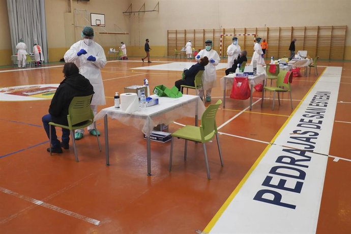 Comienzan los test masivos en la localidad de Pedrajas de San Esteban (Valladolid).