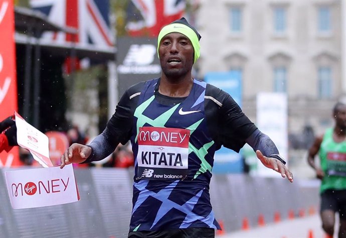 Shura Kitata gana el maratón de Londres