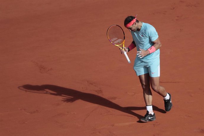 Rafa Nadal se lamenta tras un golpe en su duelo ante Sebastian Korda en Roland Garros