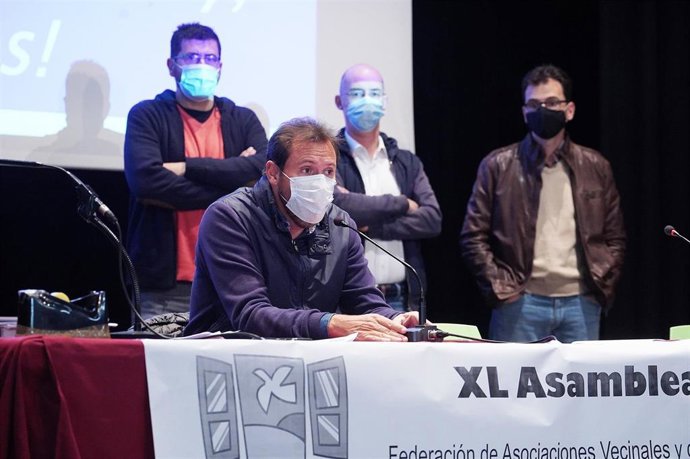 El alcalde de Valladolid, Óscar Puente, durante la Asamblea Vecinal General.