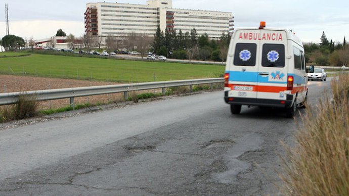 Carretera de acceso al Hospital Infanta Elena