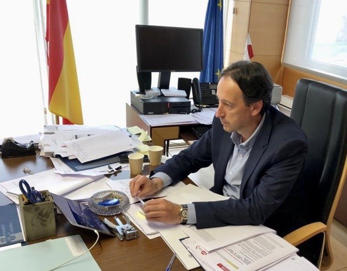 El consejero de Obras Públicas, Ordenación del Territorio y Urbanismo, José Luis Gochicoa