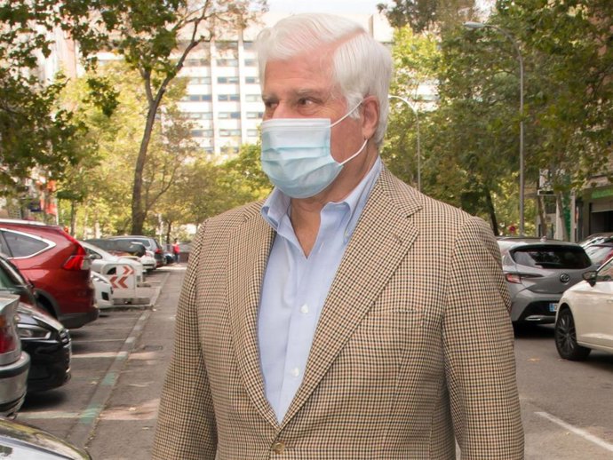 Carlos Fitz-James Stuart ha celebrado con una comida con sus hijos, sus nueras y su hermano Fernando, su 72 cumpleaños