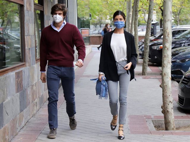 Belén Corsini y Carlos Fitz-James Stuart, a su llegada al cumpleaños del Duque de Alba