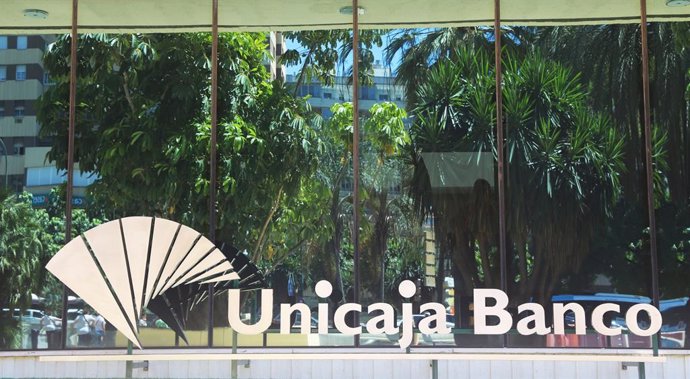 Economía/Finanzas.- Unicaja confirma contactos "preliminares" con Liberbank para
