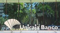 Unicaja se dispara un 11% y Liberbank un 16% tras confirmarse contactos "preliminares" para posible fusión
