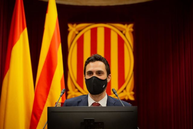 El president del Parlament, Roger Torrent, durant una sessió plenària, al Parlament català, en la qual es debat la gestió de la crisi sanitària de la covid-19 i la reconstrucció de Catalunya per l'impacte de la pandèmia.