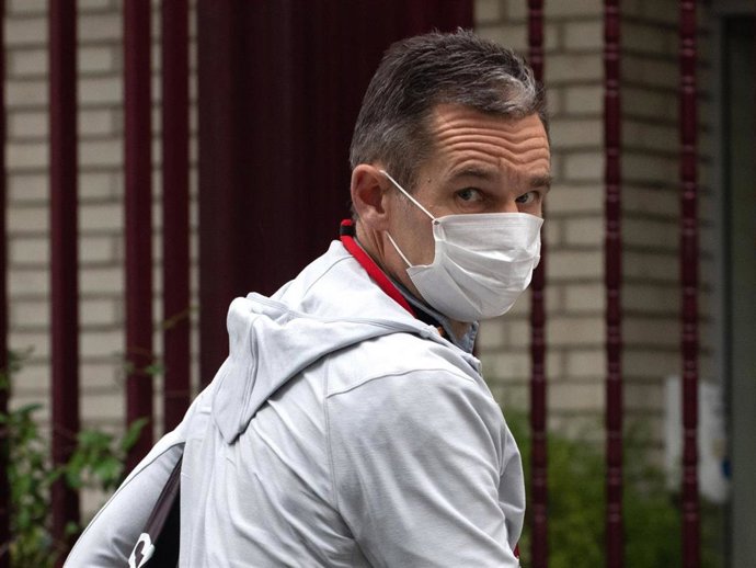 El marido de la Infanta Cristina, a su llegada al centro Don Orione para realizar su labor de voluntariado