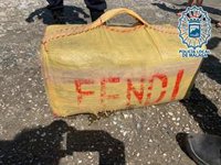 La Policía Local de Málaga recupera un fardo de hachís de 43,6 kilos en la playa de El Palo