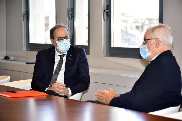 (I-D) El expresidente de la Generalitat, Quim Torra; y el síndic de Greuges de Catalunya, Rafael Ribó, mantienen una reunión en la sede del síndic, en Barcelona (España), a 5 de octubre de 2020. 