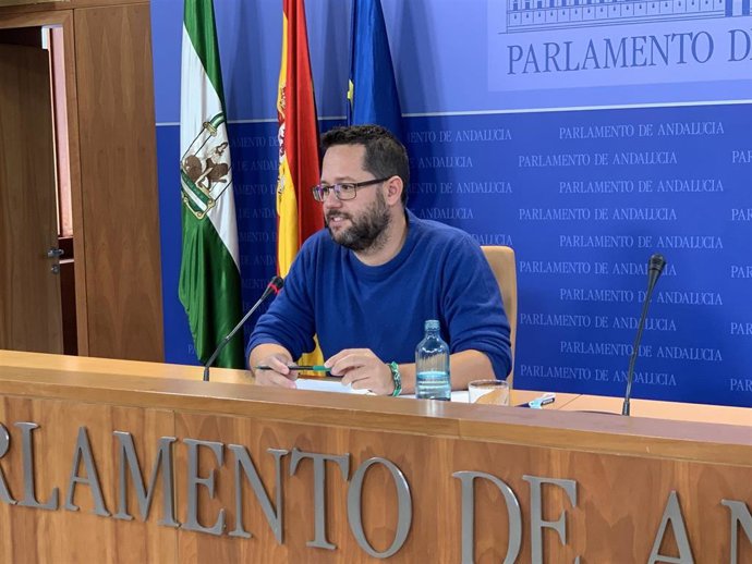 El portavoz adjunto de Adelante Andalucía en el Parlamento, José Ignacio García, en una rueda de prensa.