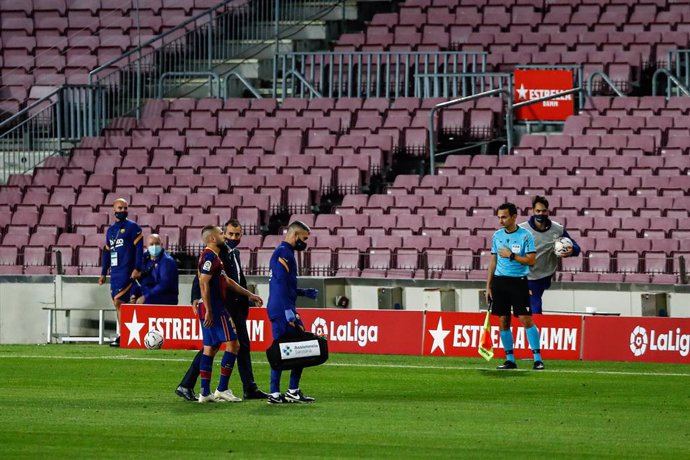 Fútbol.- Jordi Alba, lesionado en los isquiotibiales del muslo derecho