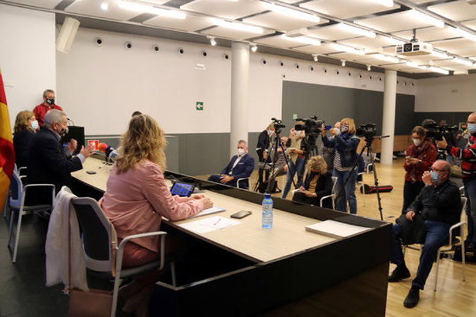 Pla picat de la roda de premsa sobre les noves mesures del Procicat amb representants del Govern i els alcaldes de Tortosa, Amposta i Roquetes. Imatge del 5 d'octubre del 2020 (horitzontal)