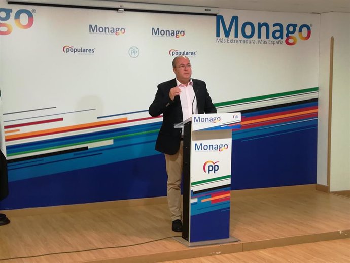 El presidente del PP extremeño, José Antonio Monago, en rueda de prensa