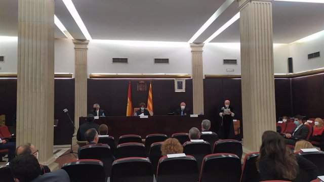 La fiscal general del Estado, Dolores Delgado, preside en Barcelona el acto de toma de posesión de nuevos fiscales jefes en la provincia de Barcelona, el 5 de octubre de 2020.