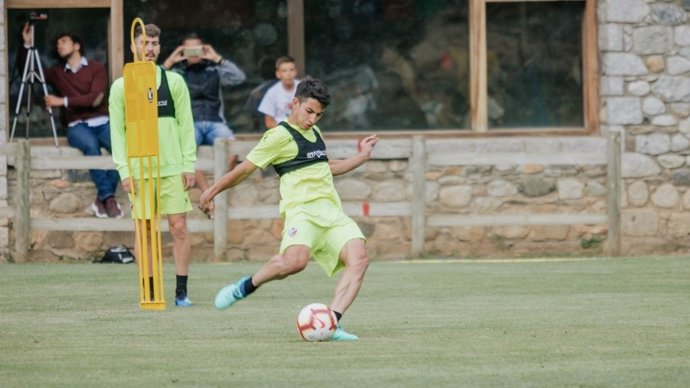 Jonathan Toro entrenando con el Huesca