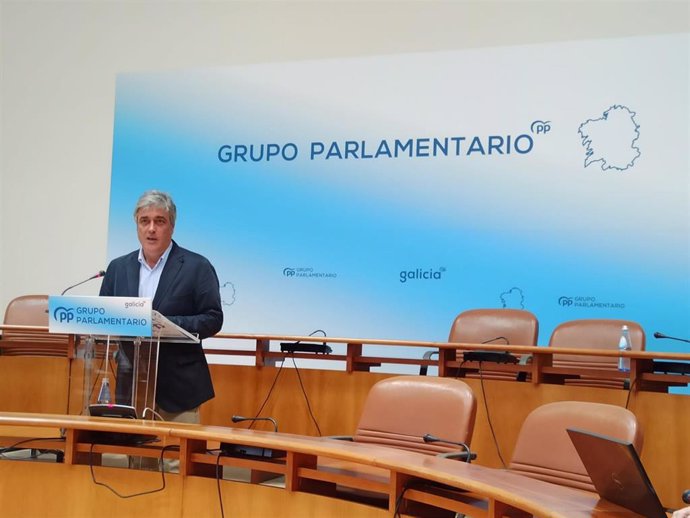 El portavoz parlamentario del PPdeG, Pedro Puy, en la rueda de prensa