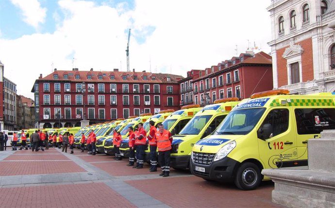 Foto de archivo de ambulancias de transporte sanitario en Valladolid.