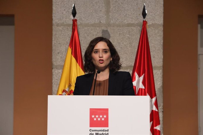 La presidenta de la Comunidad de Madrid, Isabel Díaz Ayuso, comparece en rueda de prensa para detallar las nuevas medidas en la región ante el COVID-19, en la Real Casa de Correos, Madrid (España), a 18 de septiembre de 2020.