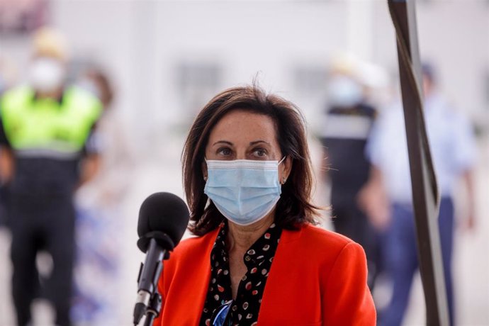 La ministra de Defensa, Margarita Robles, visita la Unidad Militar de Emergencias (UME), en la Base aérea de Torrejón de Ardoz, Madrid (España), a 17 de septiembre de 2020. Los ministros realizan la visita para conocer las capacidades sanitarias de las 
