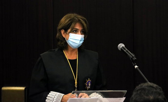 Pla mitj de la fiscal general de l'estat, Dolores Delgado, durant la presa de possessió dels fiscals d'rea de Mataró, Vilanova i la Geltrú, i Manresa, el 5-10-20 (horitzontal).