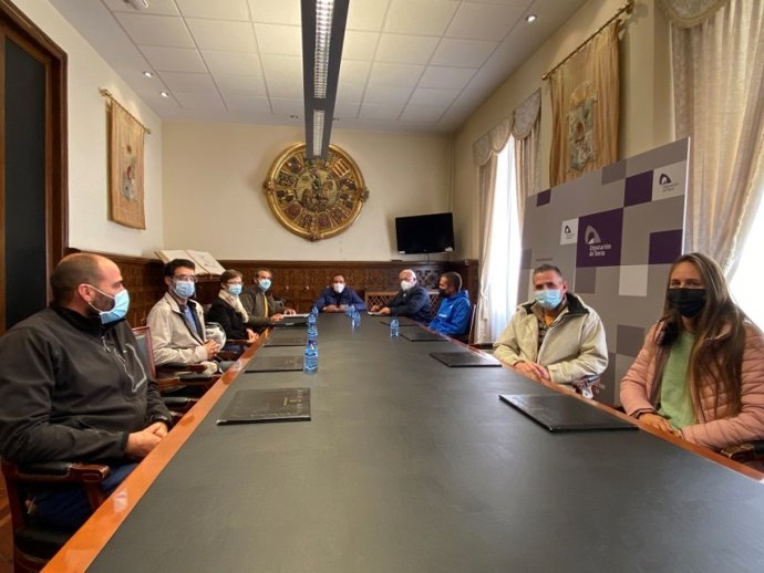 Reunión de Lozano con los criadores de vaca negra