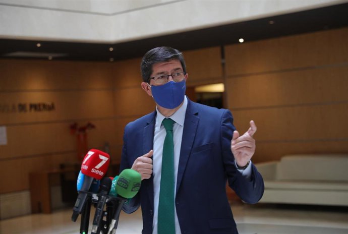 El vicepresidente de la Junta de Andalucía, Juan Marín, atiende a los medios este lunes.