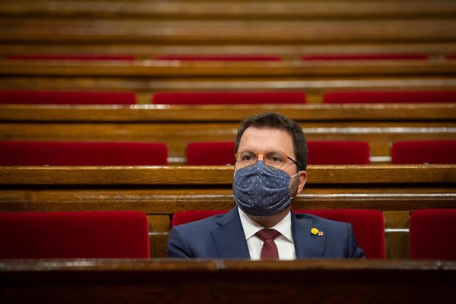 El presidente interino de la Generalitat, Pere Aragonès, durante una sesión plenaria monográfica en el Parlament sobre la inhabilitación del expresidente Quim Torra, en Barcelona, Catalunya (España), a 30 de septiembre de 2020. 