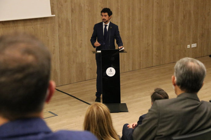 Pla sencer del conseller de Territori i Sostenibilitat, Dami Calvet, presentant el PDU d'activitat econmica a l'empresariat del territori, el 5 d'octubre del 2020 (horitzontal)