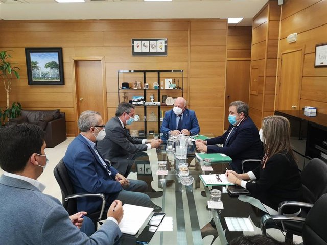 Jesús Aguirre y Juan Espadas, durante la reunión