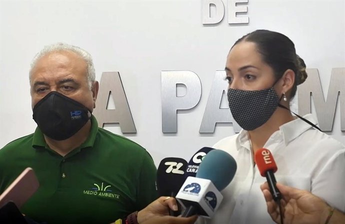La consejera de Medio Ambiente del Cabildo de La Palma, María Rodríguez, y el jefe de servicio de Medio Ambiente, Miguel Ángel Morcuende