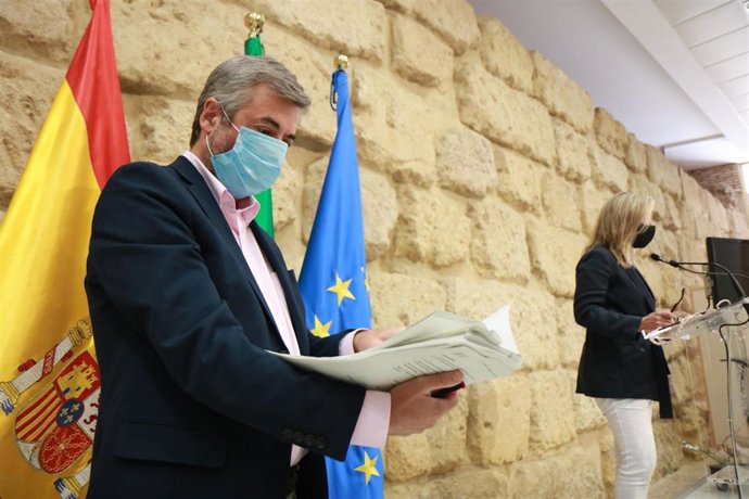 Miguel Ángel Torrico e Isabel Albás.