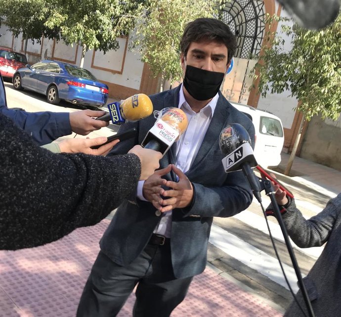 El concejal del PSOE y presidente de la Junta de Distrito de Las Fuentes, Horacio Royo